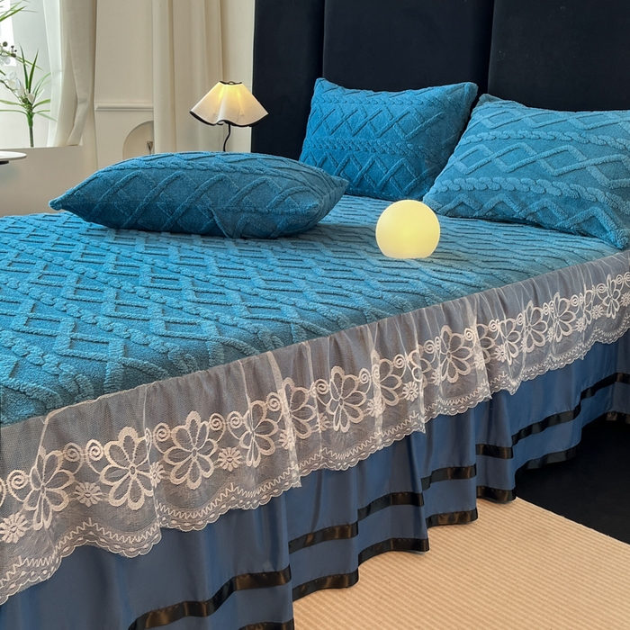 91家纺网 家纺一手货源 找家纺 米瑞娜 2025新款塔芙绒床裙三件套雕花绒蕾丝跨境单床裙外贸现货尺寸齐全 马尾型-宝蓝