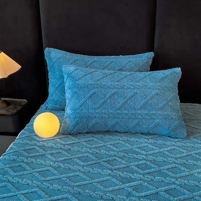 91家纺网 家纺一手货源 找家纺 米瑞娜 2025新款塔芙绒床裙三件套雕花绒蕾丝跨境单床裙外贸现货尺寸齐全 马尾型-宝蓝