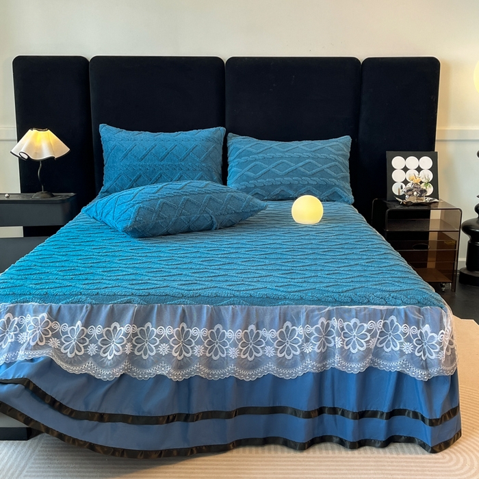 91家纺网 家纺一手货源 找家纺 米瑞娜 2025新款塔芙绒床裙三件套雕花绒蕾丝跨境单床裙外贸现货尺寸齐全 马尾型-宝蓝