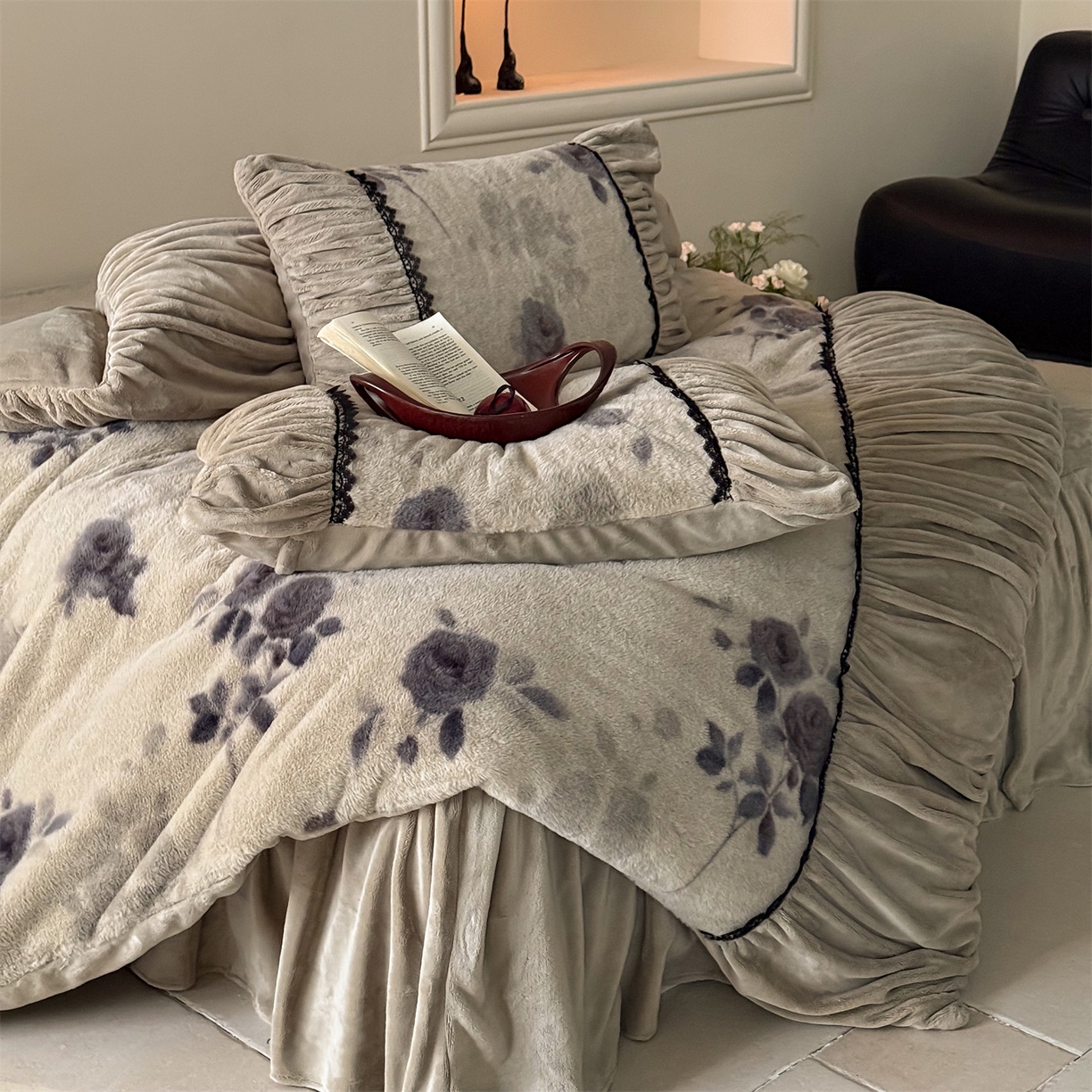 91家纺网 家纺一手货源 找家纺 （总）婳庭家居 2025新款复古仿兔兔绒牛奶绒浮光四件套