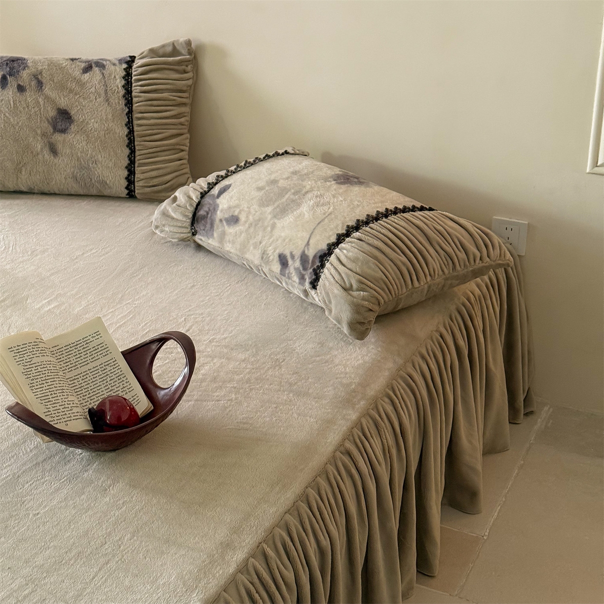 91家纺网 家纺一手货源 找家纺 （总）婳庭家居 2025新款复古仿兔兔绒牛奶绒浮光四件套