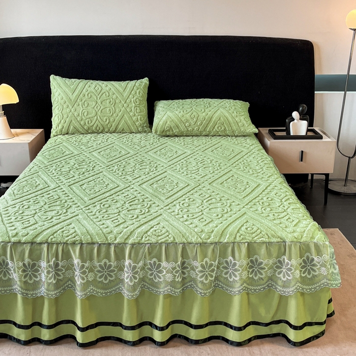 91家纺网 家纺一手货源 找家纺 米瑞娜 2025新款塔芙绒床裙三件套雕花绒蕾丝跨境单床裙外贸现货尺寸齐全 欧式床裙-果绿