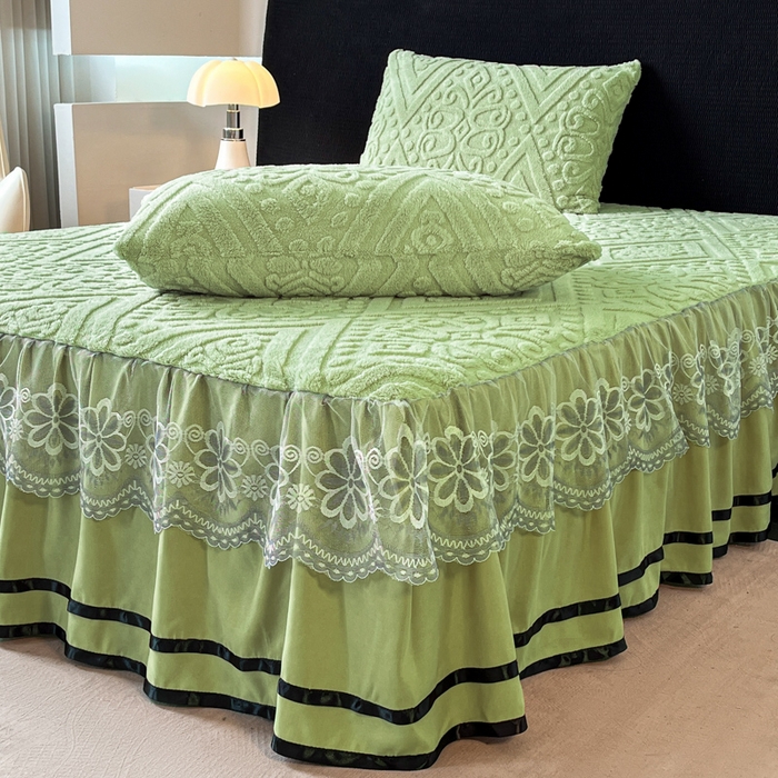 91家纺网 家纺一手货源 找家纺 米瑞娜 2025新款塔芙绒床裙三件套雕花绒蕾丝跨境单床裙外贸现货尺寸齐全 欧式床裙-果绿