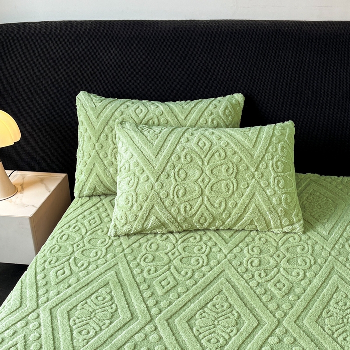 91家纺网 家纺一手货源 找家纺 米瑞娜 2025新款塔芙绒床裙三件套雕花绒蕾丝跨境单床裙外贸现货尺寸齐全 欧式床裙-果绿