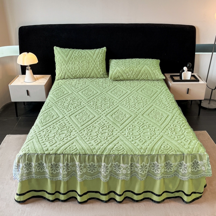 91家纺网 家纺一手货源 找家纺 米瑞娜 2025新款塔芙绒床裙三件套雕花绒蕾丝跨境单床裙外贸现货尺寸齐全 欧式床裙-果绿