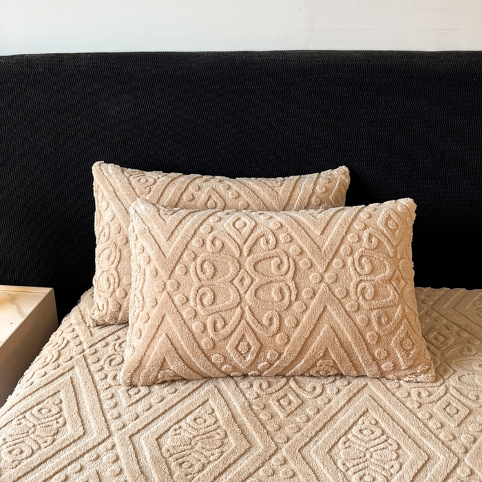 91家纺网 家纺一手货源 找家纺 米瑞娜 2025新款塔芙绒床裙三件套雕花绒蕾丝跨境单床裙外贸现货尺寸齐全 欧式床裙-卡其