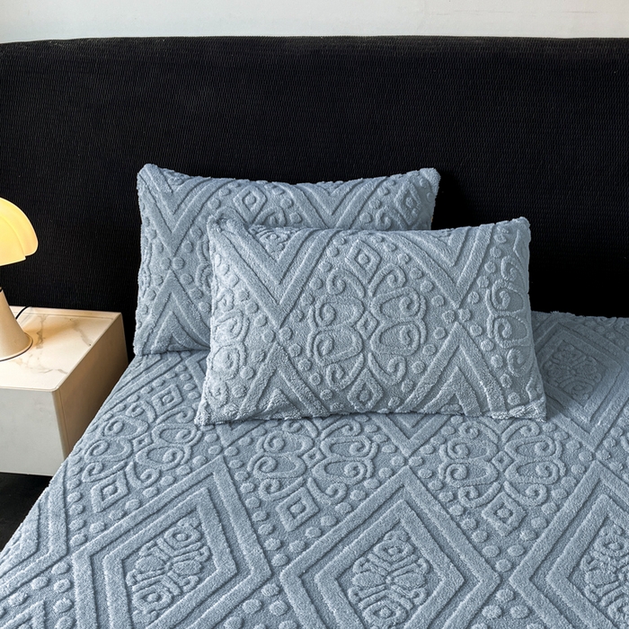 91家纺网 家纺一手货源 找家纺 米瑞娜 2025新款塔芙绒床裙三件套雕花绒蕾丝跨境单床裙外贸现货尺寸齐全 欧式床裙-蓝灰