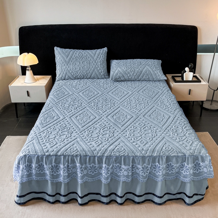 91家纺网 家纺一手货源 找家纺 米瑞娜 2025新款塔芙绒床裙三件套雕花绒蕾丝跨境单床裙外贸现货尺寸齐全 欧式床裙-蓝灰