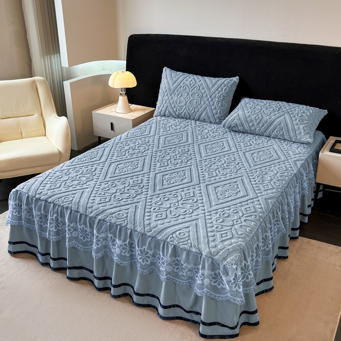 91家纺网 家纺一手货源 找家纺 米瑞娜 2025新款塔芙绒床裙三件套雕花绒蕾丝跨境单床裙外贸现货尺寸齐全 欧式床裙-蓝灰