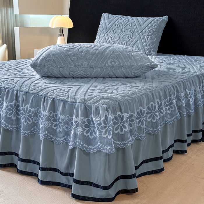 91家纺网 家纺一手货源 找家纺 米瑞娜 2025新款塔芙绒床裙三件套雕花绒蕾丝跨境单床裙外贸现货尺寸齐全 欧式床裙-蓝灰