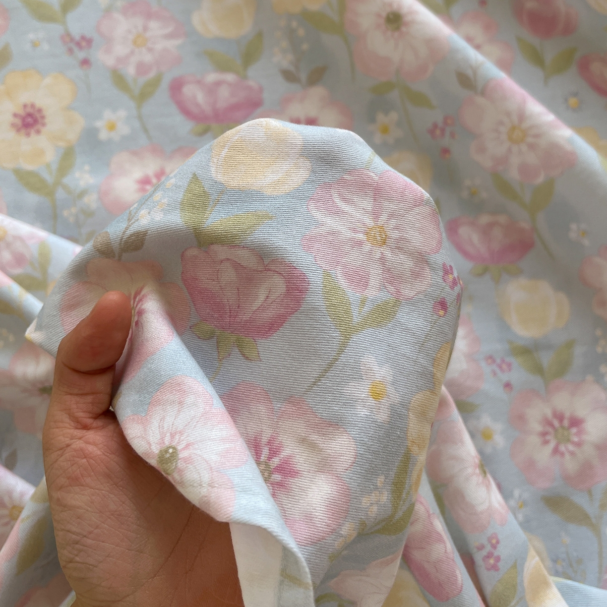 91家纺网 家纺一手货源 找家纺 依庭 2025新款高克重全棉纯棉磨毛印花单床单 樱絮仙踪