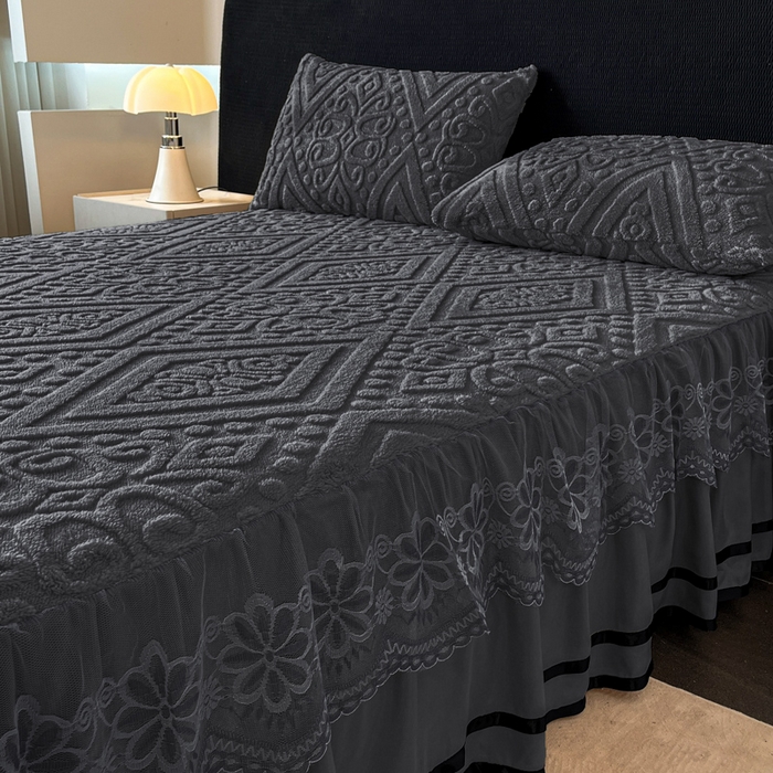 91家纺网 家纺一手货源 找家纺 米瑞娜 2025新款塔芙绒床裙三件套雕花绒蕾丝跨境单床裙外贸现货尺寸齐全 欧式床裙-深灰