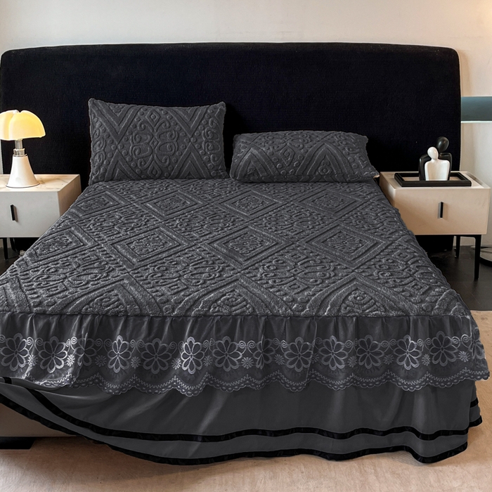 91家纺网 家纺一手货源 找家纺 米瑞娜 2025新款塔芙绒床裙三件套雕花绒蕾丝跨境单床裙外贸现货尺寸齐全 欧式床裙-深灰