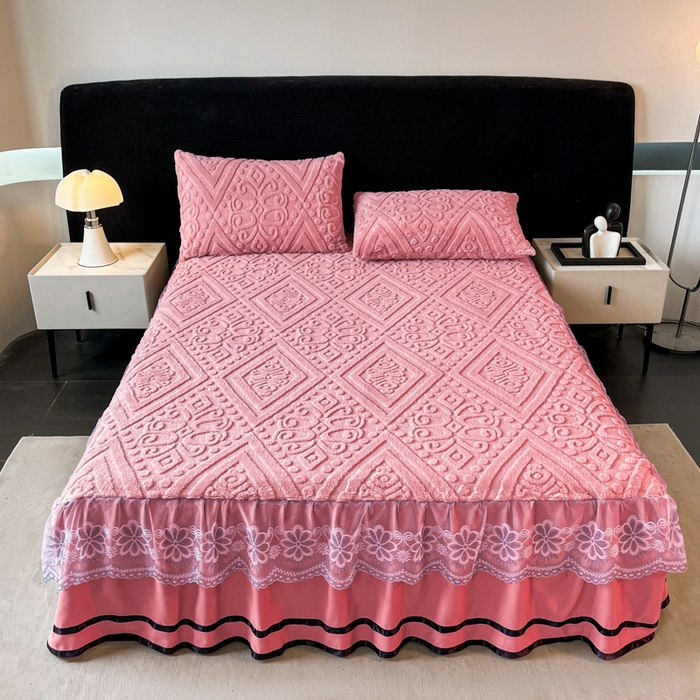 91家纺网 家纺一手货源 找家纺 米瑞娜 2025新款塔芙绒床裙三件套雕花绒蕾丝跨境单床裙外贸现货尺寸齐全 欧式床裙-玫红