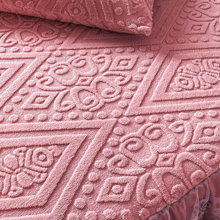 91家纺网 家纺一手货源 找家纺 米瑞娜 2025新款塔芙绒床裙三件套雕花绒蕾丝跨境单床裙外贸现货尺寸齐全 欧式床裙-玫红