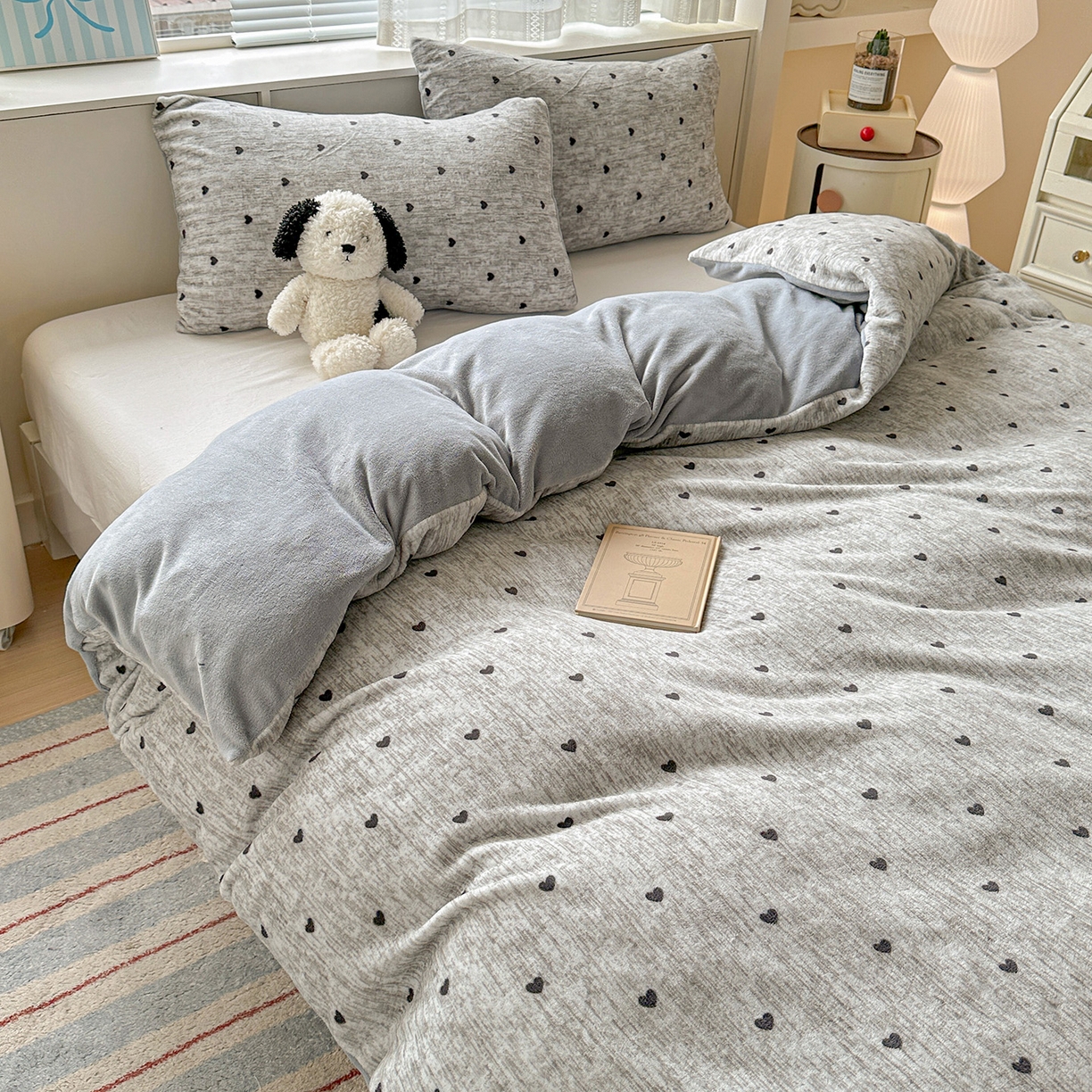 91家纺网 家纺一手货源 找家纺 名品家纺 2026新款保暖牛奶绒单被套 爱心灰