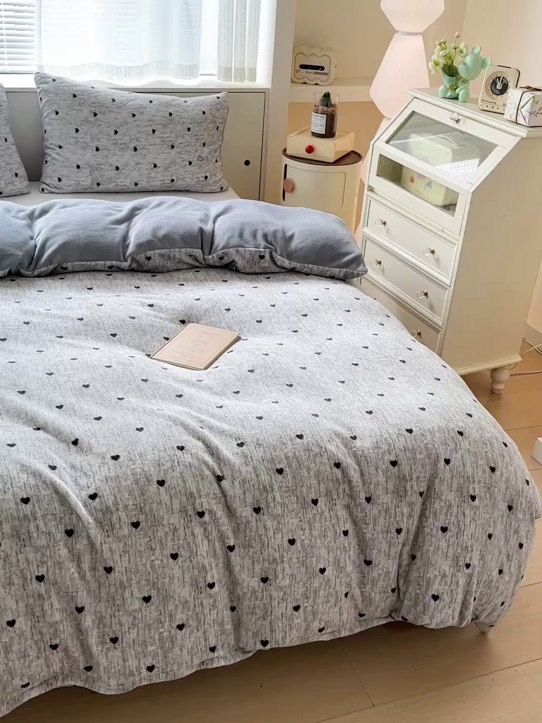 91家纺网 家纺一手货源 找家纺 名品家纺 2026新款保暖牛奶绒单被套 爱心灰