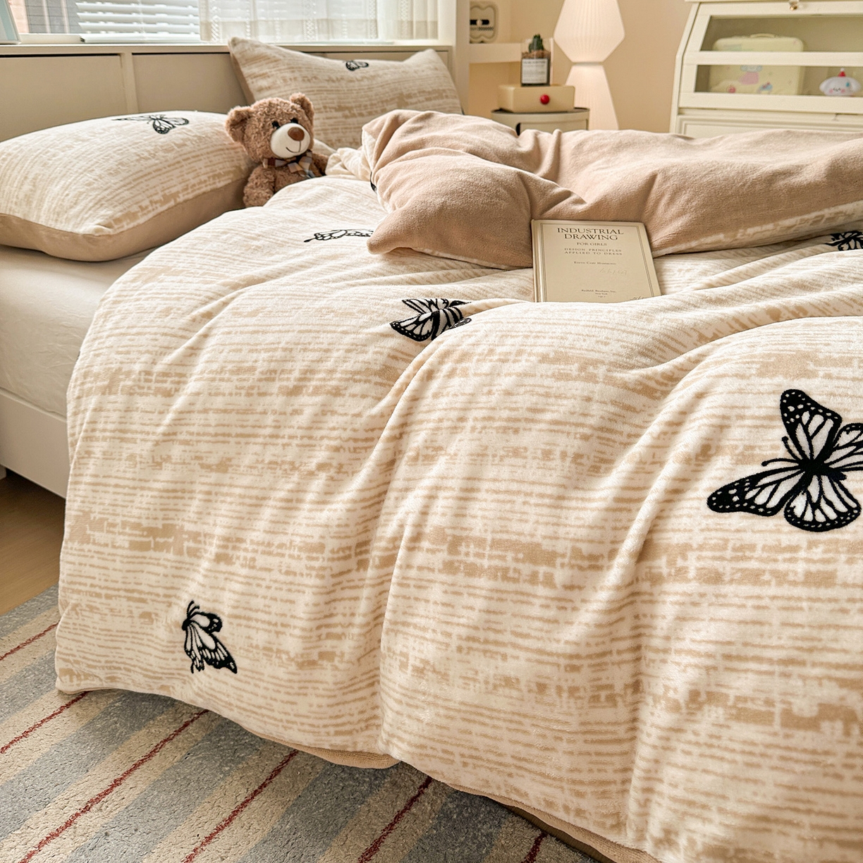 91家纺网 家纺一手货源 找家纺 名品家纺 2025新款保暖牛奶绒单被套 法式蝴蝶