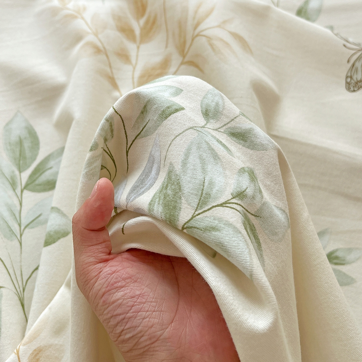 91家纺网 家纺一手货源 找家纺 依庭 2025新款高克重全棉纯棉磨毛印花单床单 悠悠仙草