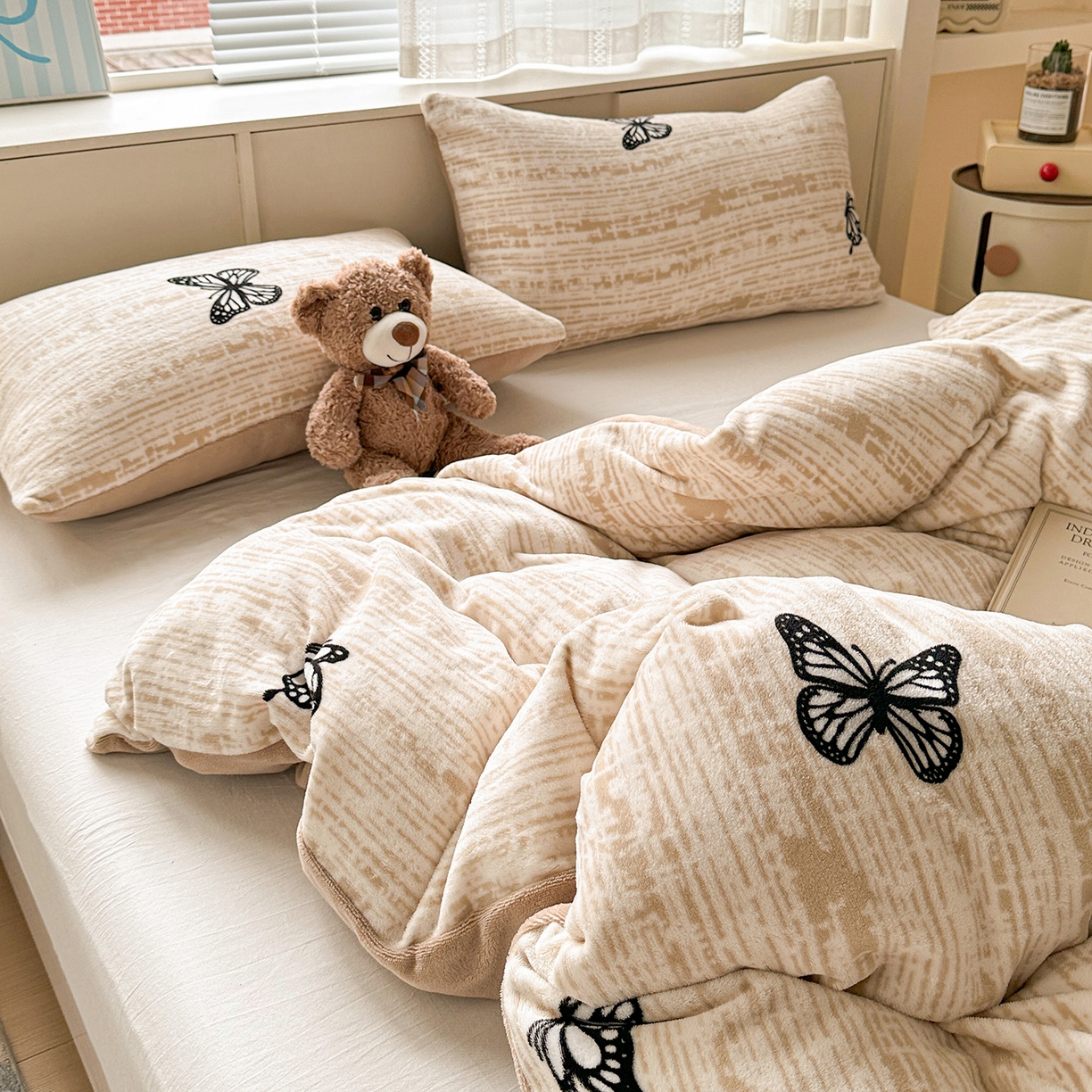 91家纺网 家纺一手货源 找家纺 名品家纺 2025新款保暖牛奶绒单被套 法式蝴蝶