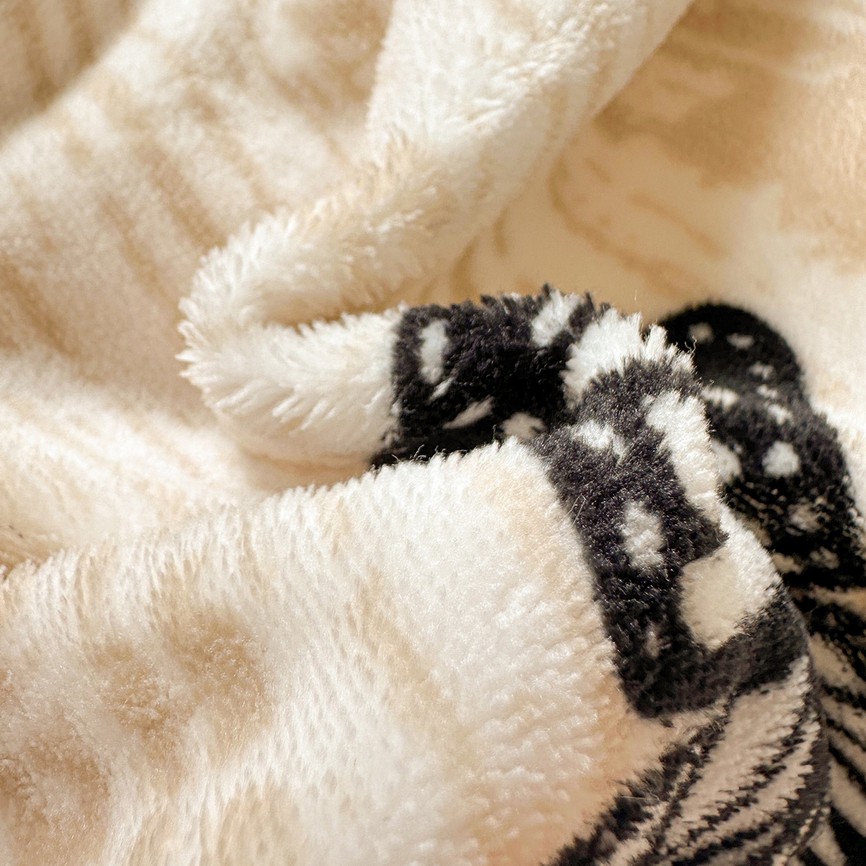 91家纺网 家纺一手货源 找家纺 名品家纺 2025新款保暖牛奶绒单被套 法式蝴蝶