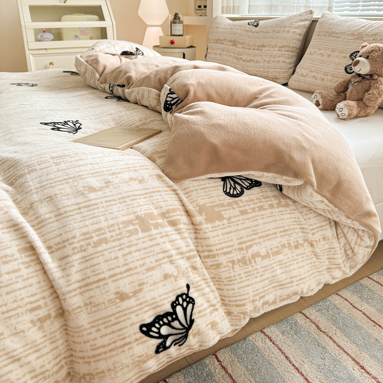 91家纺网 家纺一手货源 找家纺 名品家纺 2025新款保暖牛奶绒单被套 法式蝴蝶