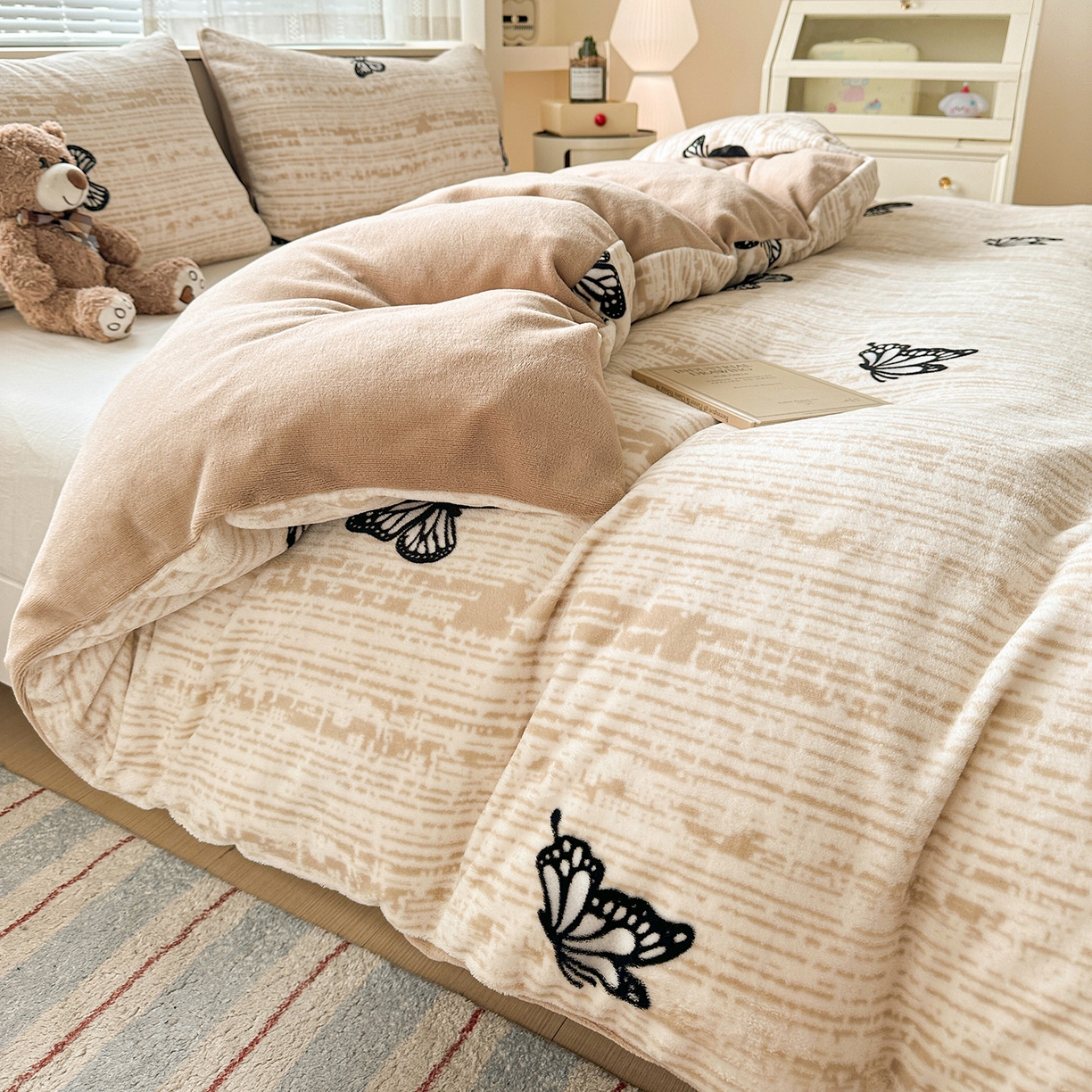 91家纺网 家纺一手货源 找家纺 名品家纺 2025新款保暖牛奶绒单被套 法式蝴蝶