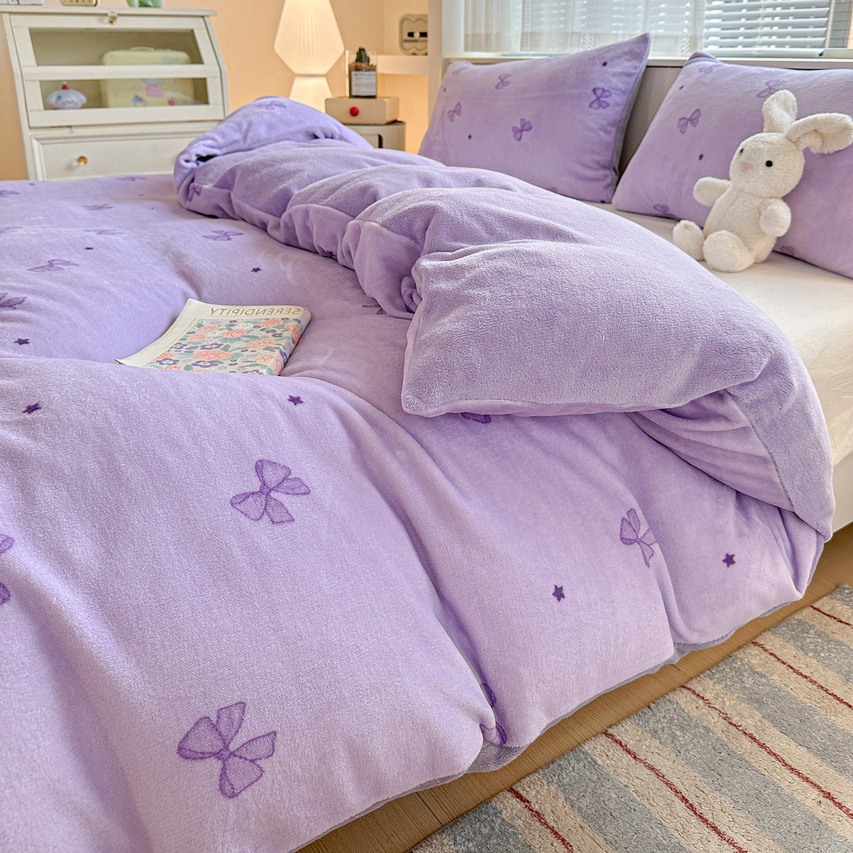 91家纺网 家纺一手货源 找家纺 名品家纺 2025新款保暖牛奶绒单被套 蝴蝶结紫