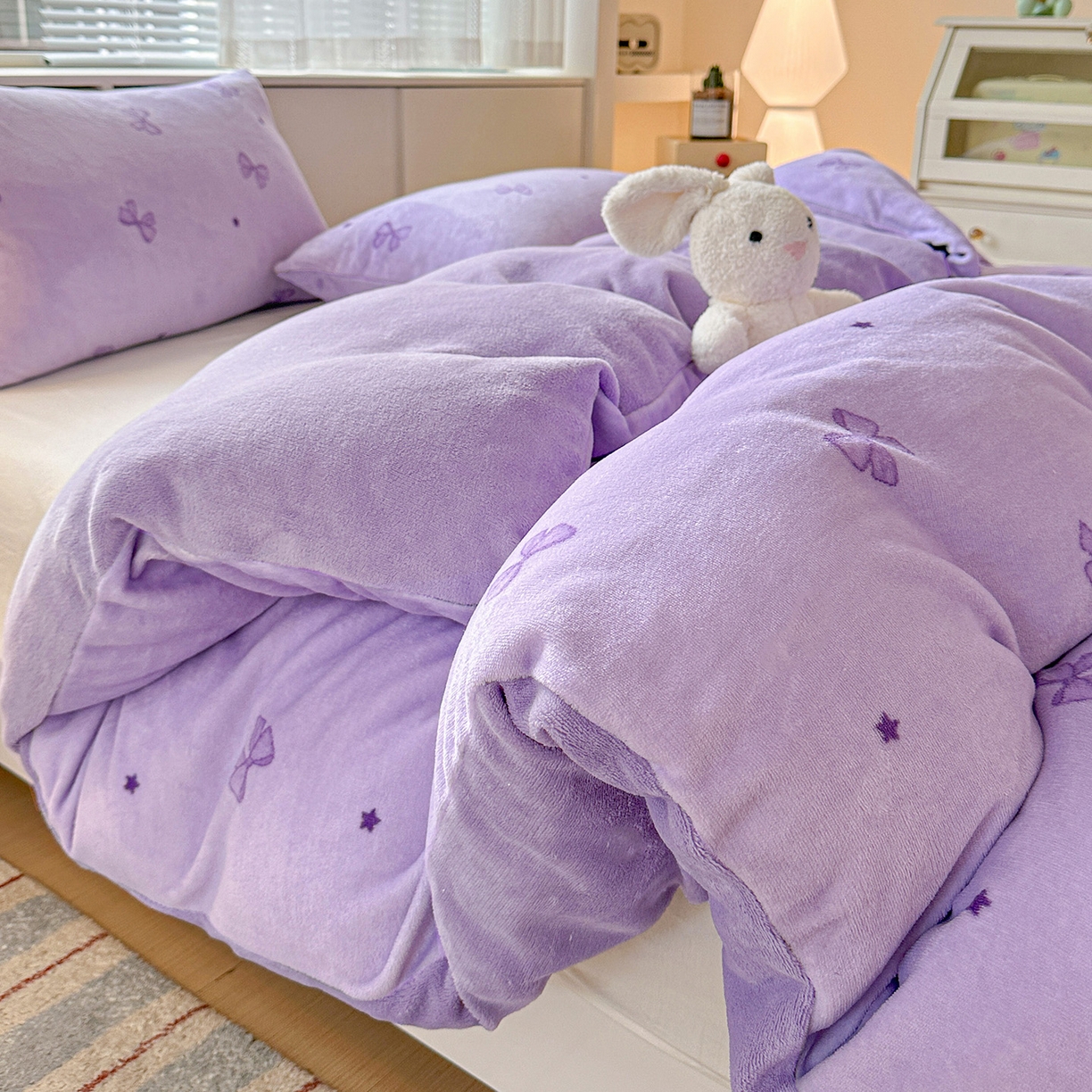 91家纺网 家纺一手货源 找家纺 名品家纺 2025新款保暖牛奶绒单被套 蝴蝶结紫