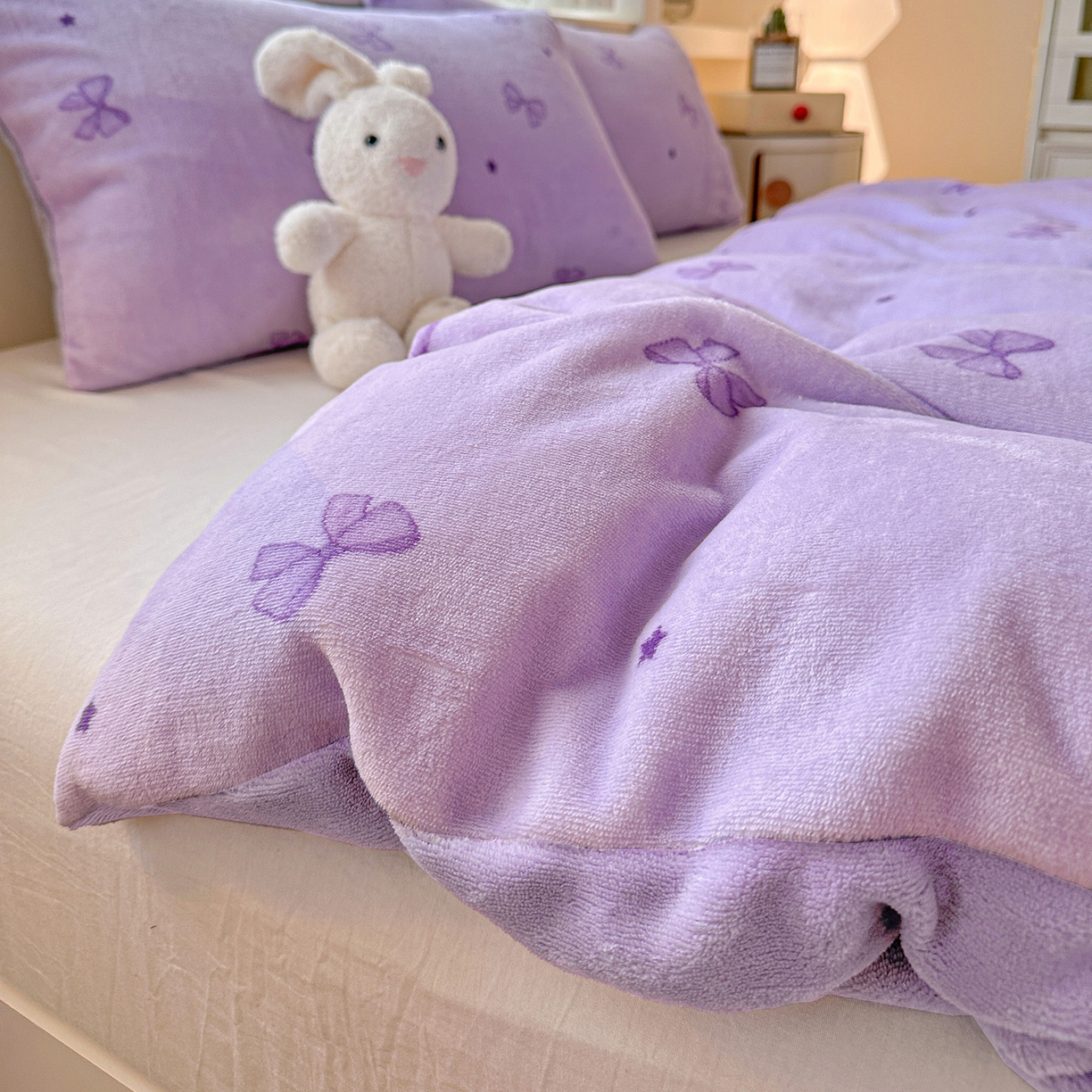 91家纺网 家纺一手货源 找家纺 名品家纺 2025新款保暖牛奶绒单被套 蝴蝶结紫