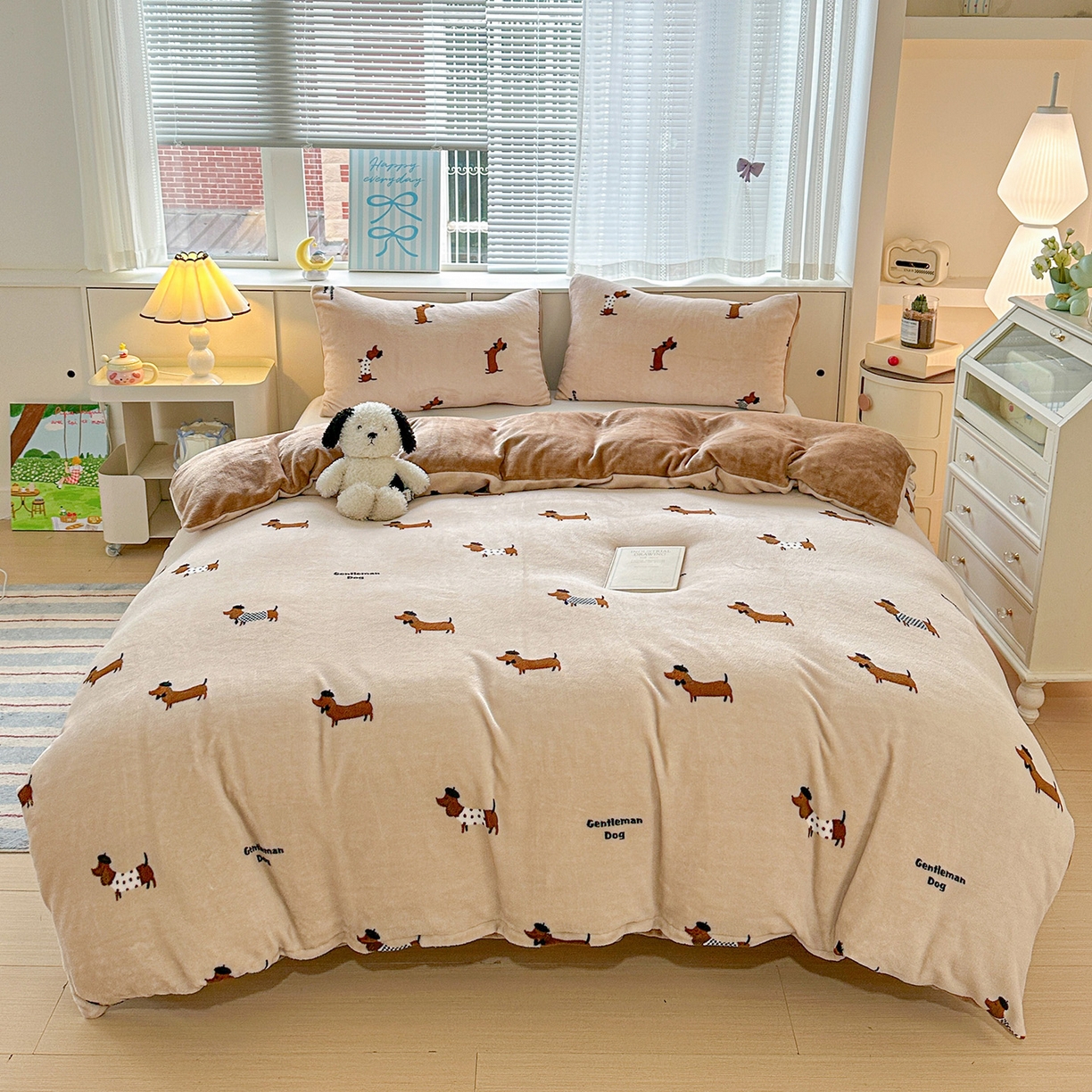 91家纺网 家纺一手货源 找家纺 名品家纺 2025新款保暖牛奶绒单被套 经典腊肠狗