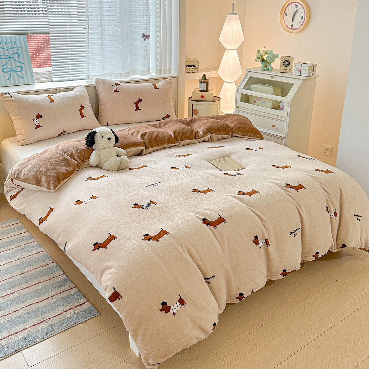 91家纺网 家纺一手货源 找家纺 名品家纺 2025新款保暖牛奶绒单被套 经典腊肠狗