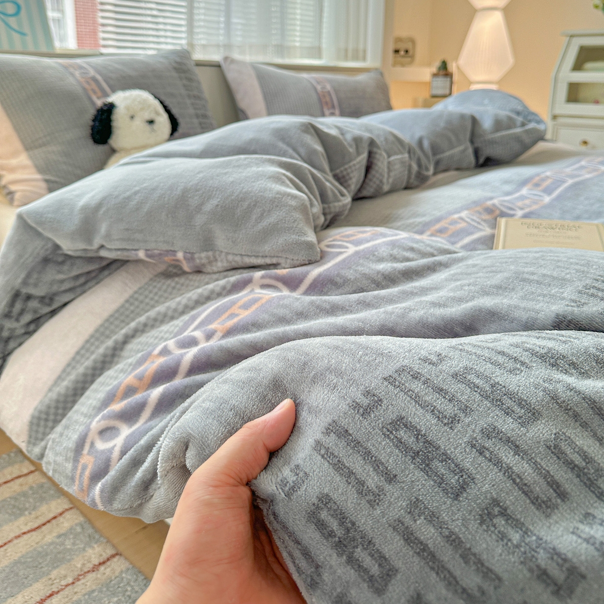 91家纺网 家纺一手货源 找家纺 名品家纺 2025新款保暖牛奶绒单被套 罗拉