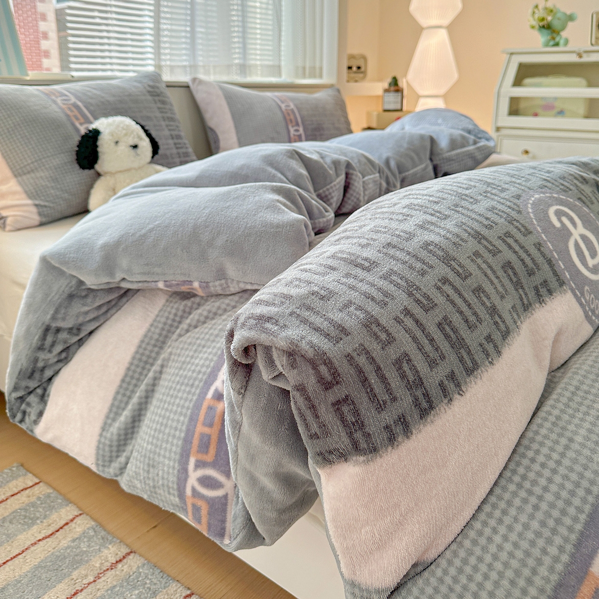 91家纺网 家纺一手货源 找家纺 名品家纺 2025新款保暖牛奶绒单被套 罗拉