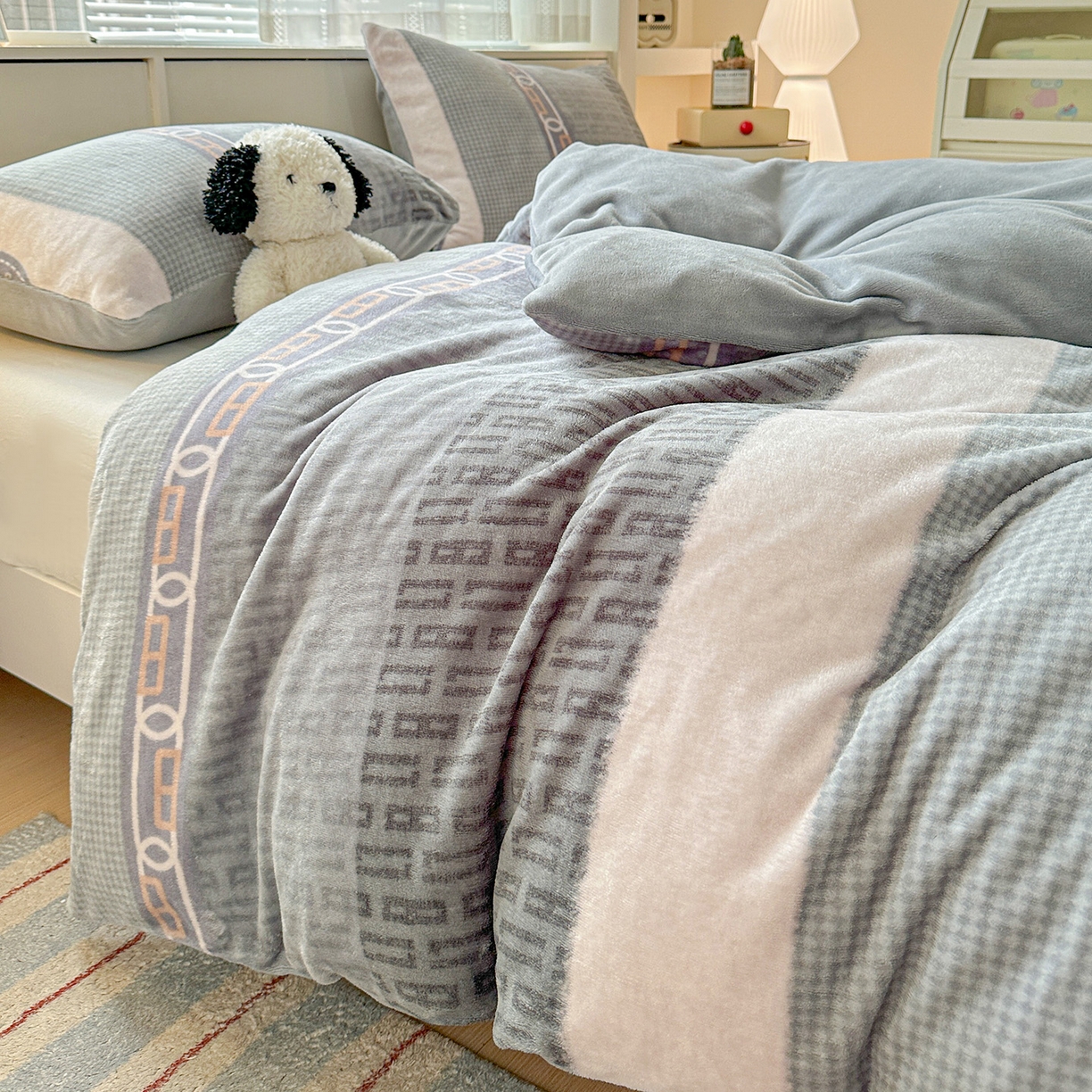 91家纺网 家纺一手货源 找家纺 名品家纺 2025新款保暖牛奶绒单被套 罗拉