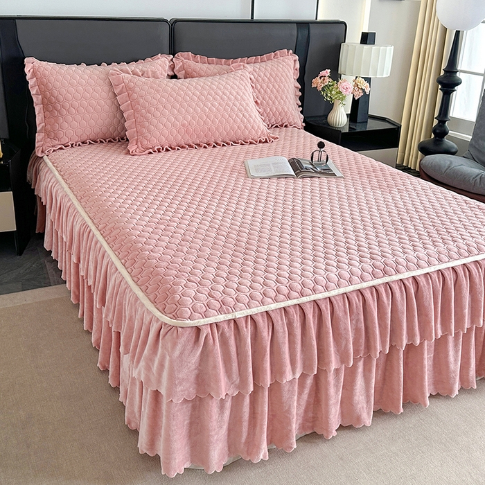 91家纺网 家纺一手货源 找家纺 （总）董韵家纺 2025新款牛奶绒刺绣夹棉床裙三件套系列（控价）