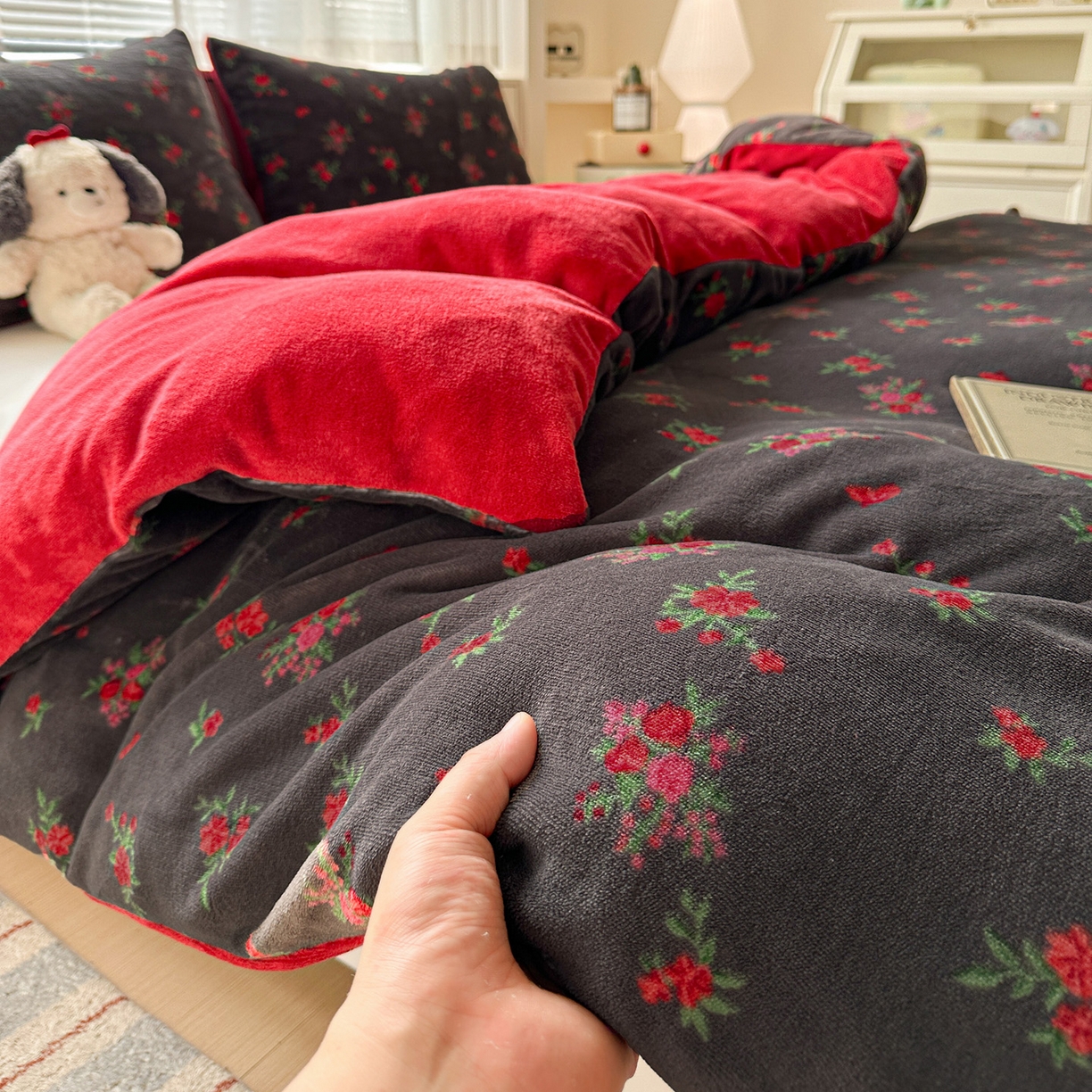 91家纺网 家纺一手货源 找家纺 名品家纺 2025新款保暖牛奶绒单被套 玫瑰故事