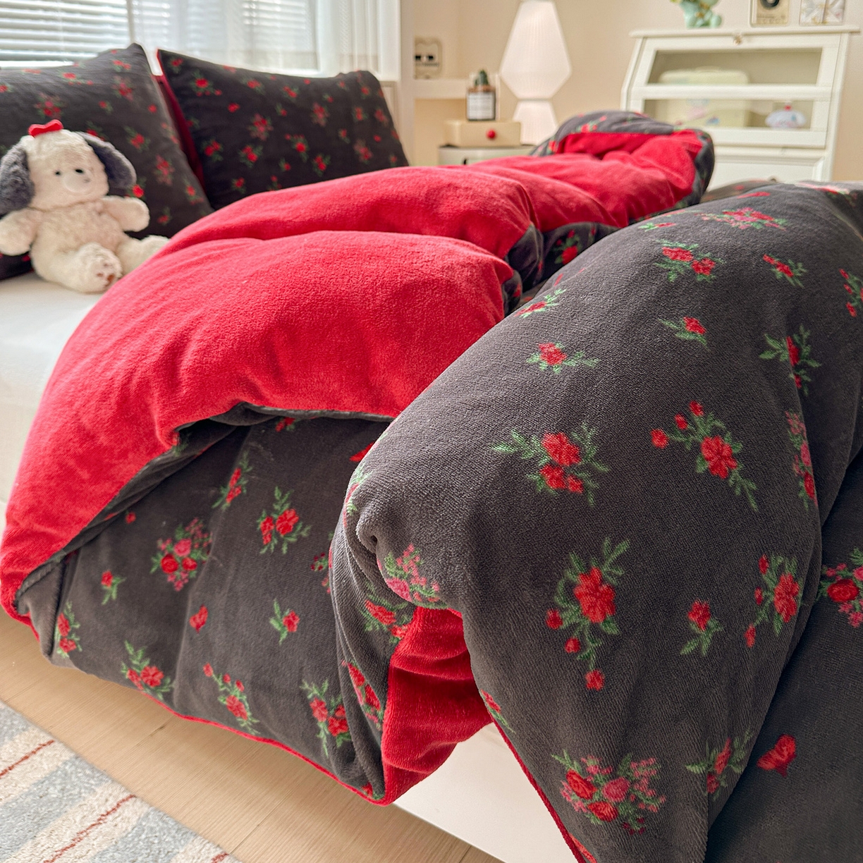 91家纺网 家纺一手货源 找家纺 名品家纺 2025新款保暖牛奶绒单被套 玫瑰故事