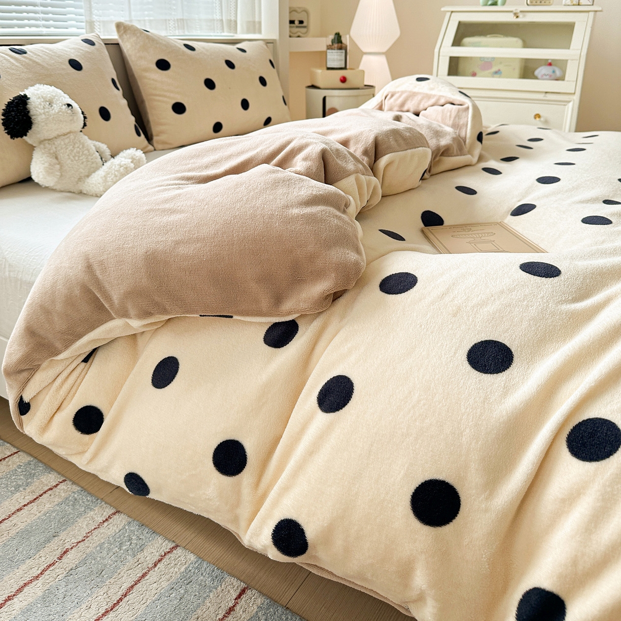 91家纺网 家纺一手货源 找家纺 名品家纺 2025新款保暖牛奶绒单被套 奶油波点