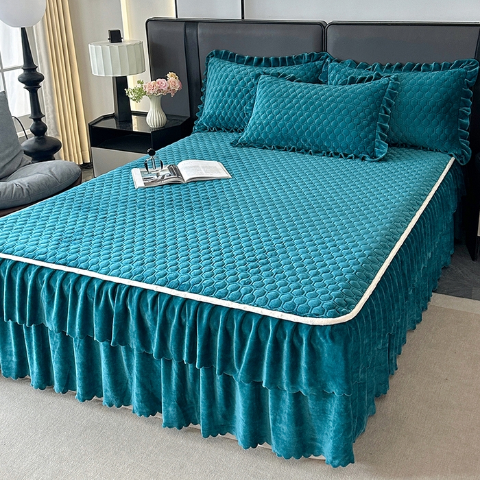 91家纺网 家纺一手货源 找家纺 （总）董韵家纺 2025新款牛奶绒刺绣夹棉床裙三件套系列（控价）