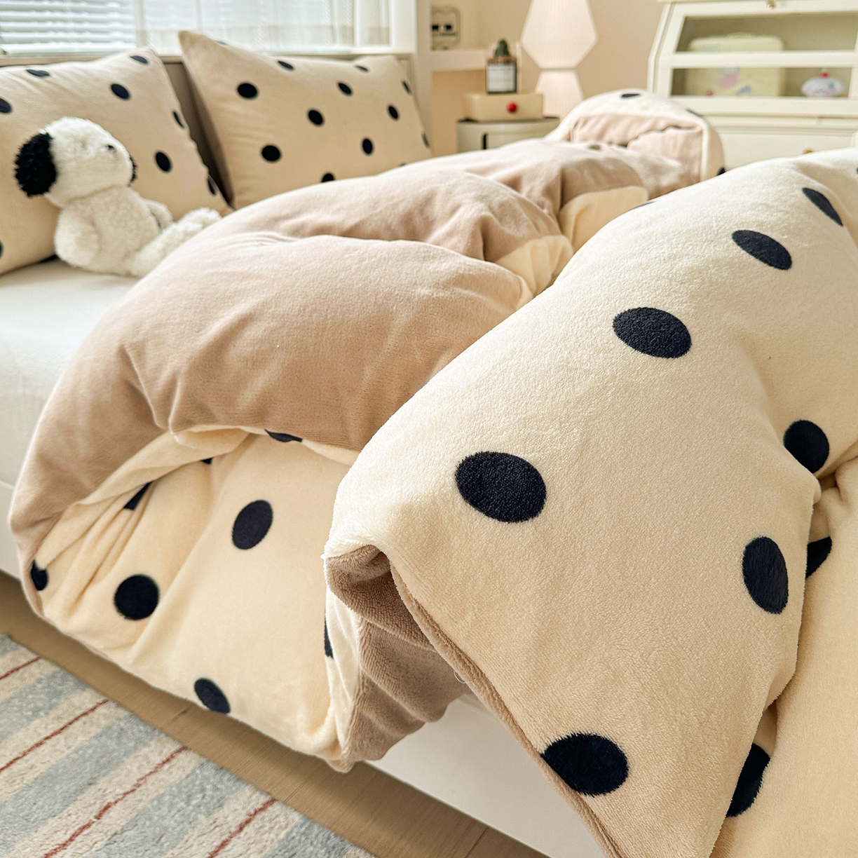 91家纺网 家纺一手货源 找家纺 名品家纺 2025新款保暖牛奶绒单被套 奶油波点