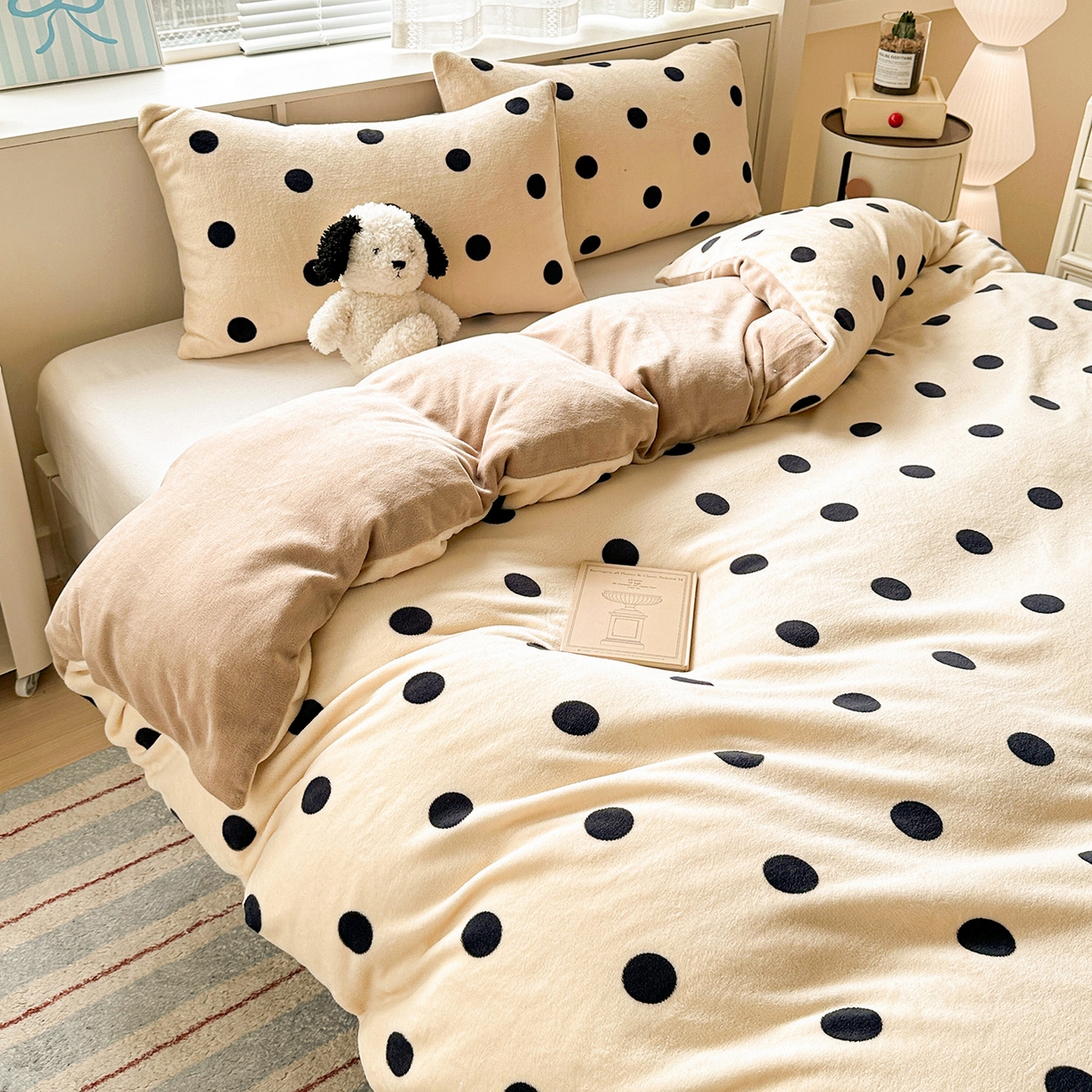 91家纺网 家纺一手货源 找家纺 名品家纺 2025新款保暖牛奶绒单被套 奶油波点