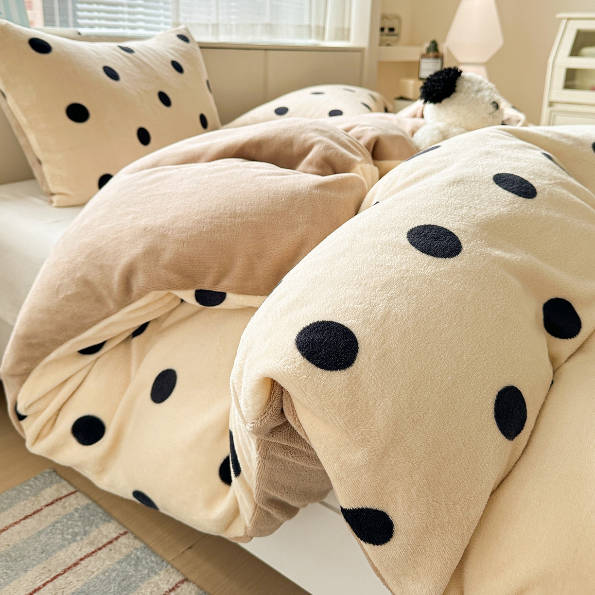 91家纺网 家纺一手货源 找家纺 名品家纺 2025新款保暖牛奶绒单被套 奶油波点