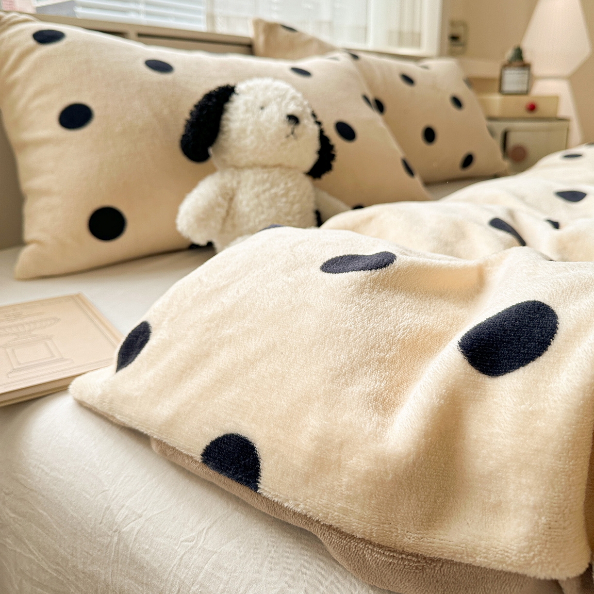 91家纺网 家纺一手货源 找家纺 名品家纺 2025新款保暖牛奶绒单被套 奶油波点