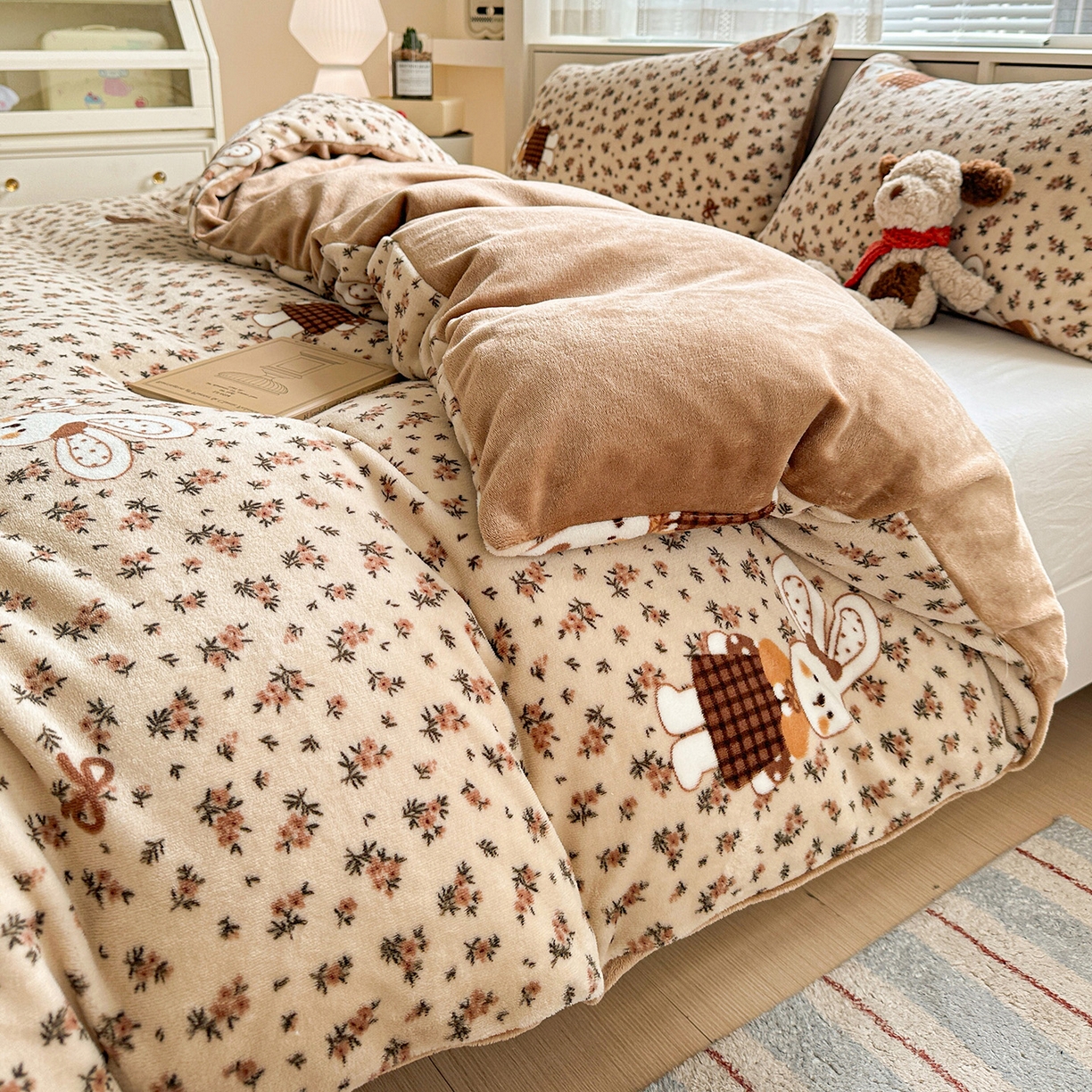 91家纺网 家纺一手货源 找家纺 名品家纺 2025新款保暖牛奶绒单被套 田园兔