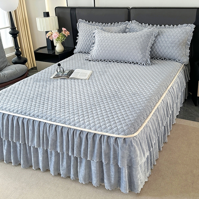 91家纺网 家纺一手货源 找家纺 （总）董韵家纺 2025新款牛奶绒刺绣夹棉床裙三件套系列（控价）