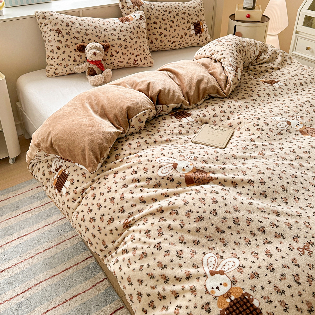 91家纺网 家纺一手货源 找家纺 名品家纺 2025新款保暖牛奶绒单被套 田园兔