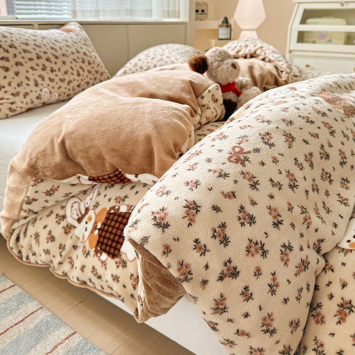 91家纺网 家纺一手货源 找家纺 名品家纺 2025新款保暖牛奶绒单被套 田园兔