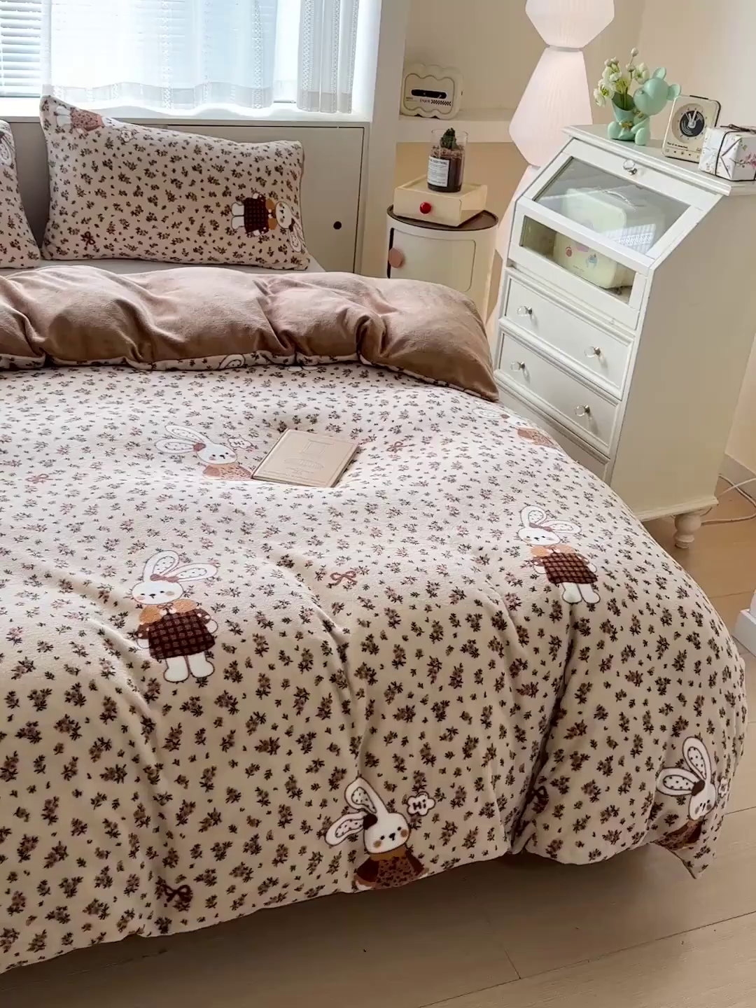 91家纺网 家纺一手货源 找家纺 名品家纺 2025新款保暖牛奶绒单被套 田园兔