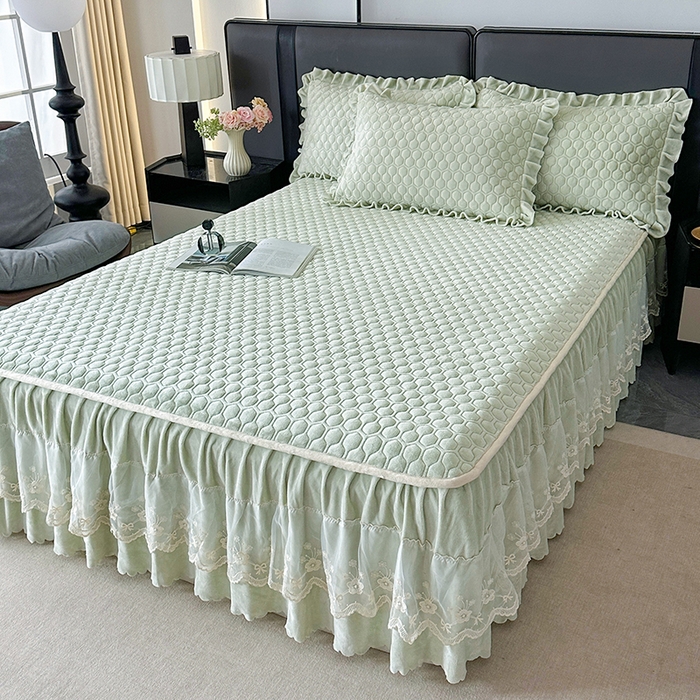 91家纺网 家纺一手货源 找家纺 （总）董韵家纺 2025新款牛奶绒刺绣夹棉床裙三件套系列（控价）